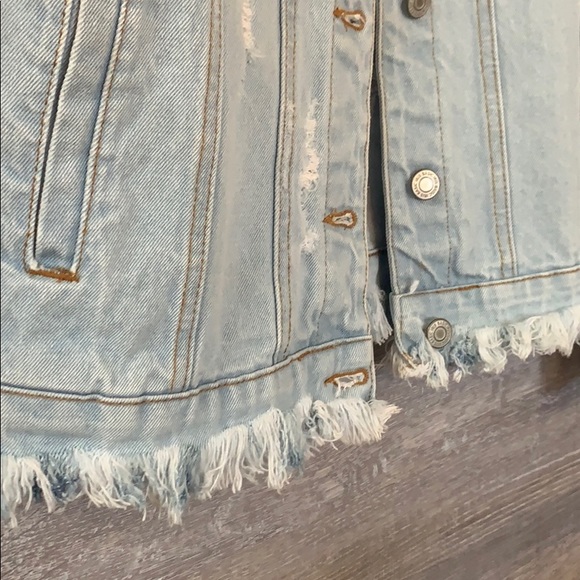 Distressed denim jacket light blue - Picture 4 of 6